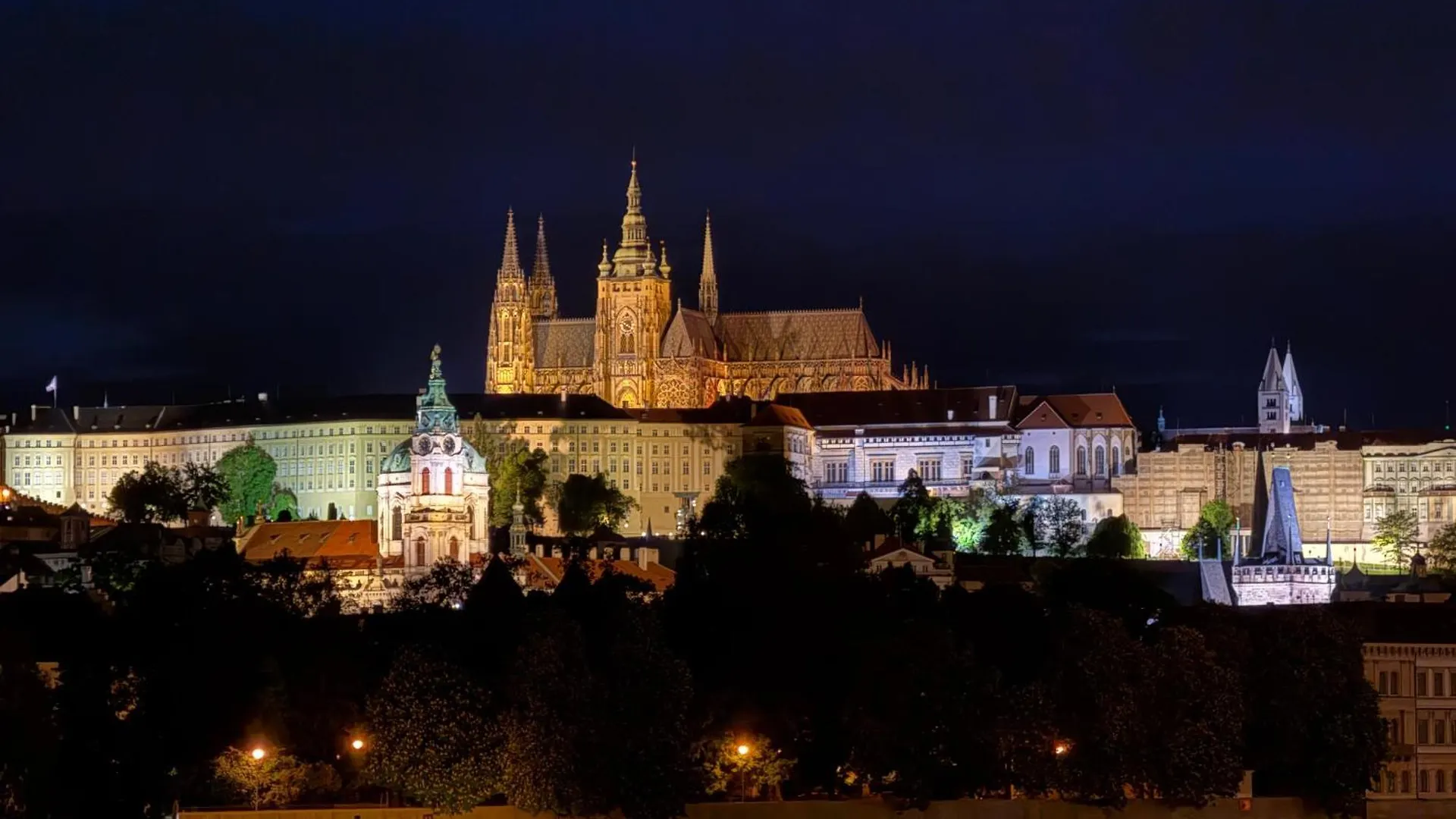 Apartment Divadelni - Historic Center & Steps From Charles Bridge 프라하