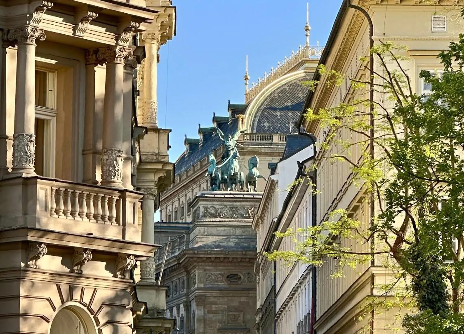 Apartment Divadelni - Historic Center & Steps From Charles Bridge Πράγα
